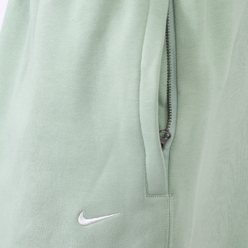 мужские зеленые брюки Nike NRG Solo Swoosh Fleece Pant CW5460-006 - цена, описание, фото 2